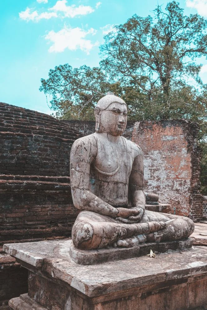 Image of Buddha statue in Sri Lanka